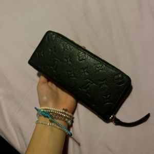 Louis Vuitton Zippy Wallet